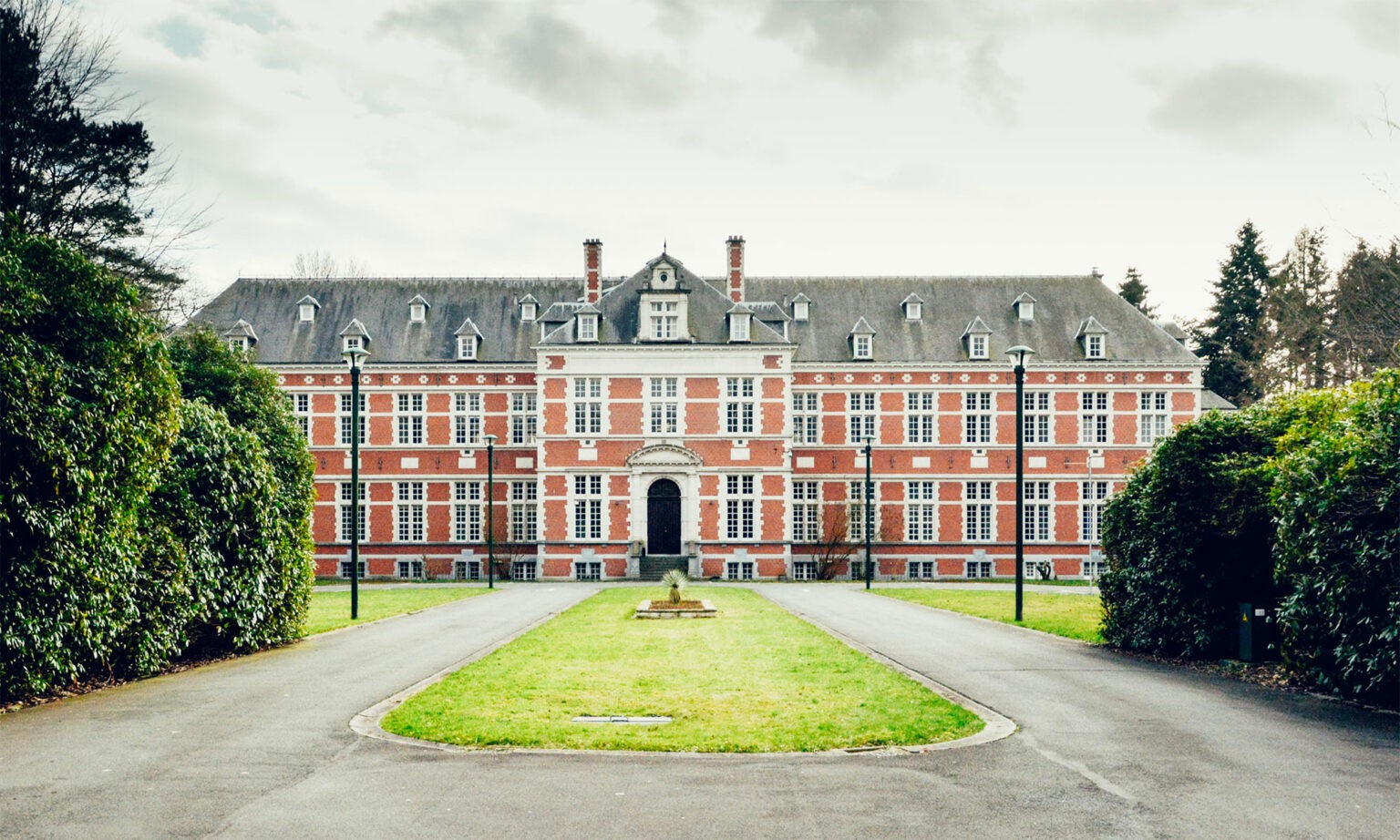 Bruxelles-ou-Anvers-conjuguer-le-choix-dune-ecole-AEFE-dexcellence-academique-et-le-bilinguisme